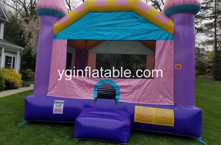The thematic and funny inflatable bounce house The thematic and funny inflatable bounce house