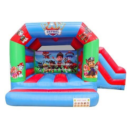 슬라이드가 있는 PAW Patrol 바운스 하우스